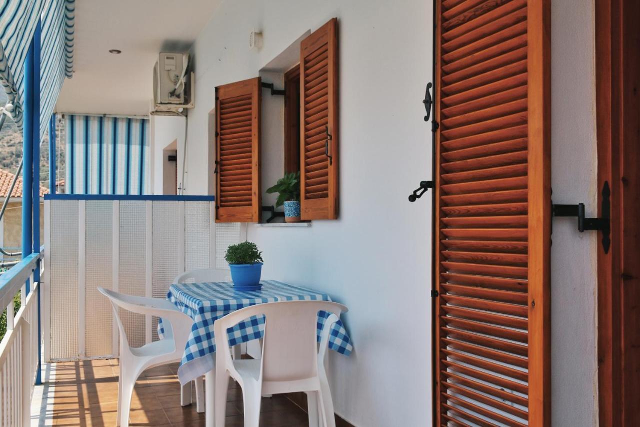 Seaview- 2 Space - Selfcatering Apartment - Helen No 3 Xiropigado Esterno foto